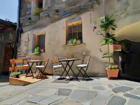 Maison la Saxe Hotels in Entrèves