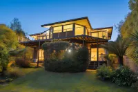 Cedar Cottages Blackmans Bay Hotels in Grove