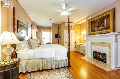 Bass Cottage & Ullikana Hotels in Gouldsboro