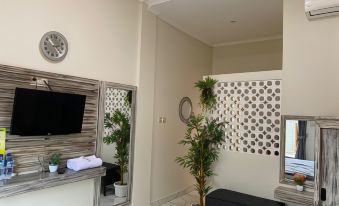 2. Ana Home..