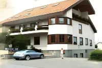 Beurener Hof Hotels near Linsenhofen