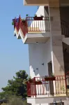 Damask Rose, Lebanese Guest House Các khách sạn ở Dbayeh