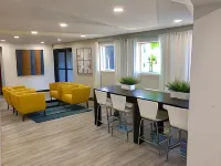 Days Inn & Suites by Wyndham Cincinnati North Hotels in Springdale