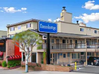 Travelodge by Wyndham San Francisco Bay Hotels near Fort Mason