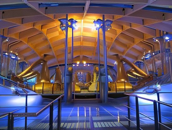 3. 뱅크하우스 B&..