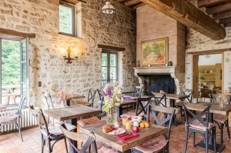 Moulin des Templiers Hôtel & Spa Отели в г. Базош