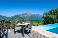 umVangati House - Infinity Pools