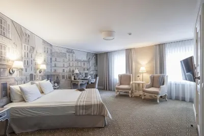 Renome Hotel Hotels near GoodMart