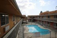 Chateau Inn & Suites - Pools