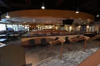 Canad Inns Destination Centre Polo Park - بار