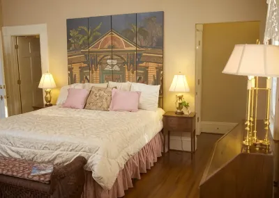 Lookaway Inn Hotels in 