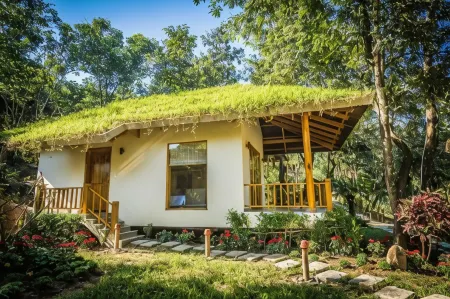 BaHo Eco Beat Отели рядом с достопримечательностью «Hoa Lan Island Resort»