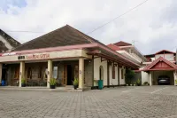 Hotel Garuda Setia Hotel dekat Gummy Store Alun Alun