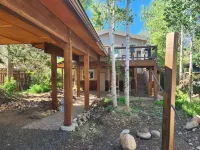 Newly remodeled tucked away in an alley. Very private location in an Aspen grove