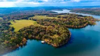 Lake front secluded house w/private boat/swim dock on 242 acre cattle ranch.