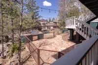 Lichen Lodge - Large Cabin Retreat in the Cool Pines