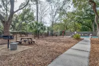 Pet Friendly 2-Bedroom Villa Just a Short Walk to Folly Field Beach Park