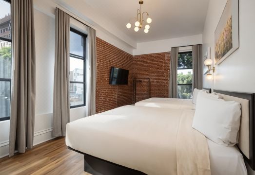 2. 더 보우 다운타..