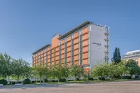 Courtyard Linz Hotels near Mariendom Linz
