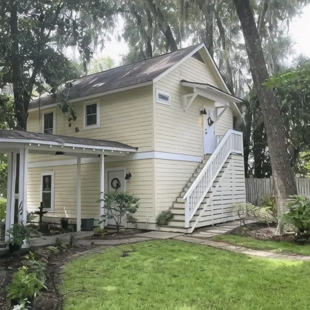 Steps to Riverfront Dtwn Bluffton Studio!