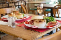 Hôtel Le Relais de Poste Arles Centre Historique - servizio colazione