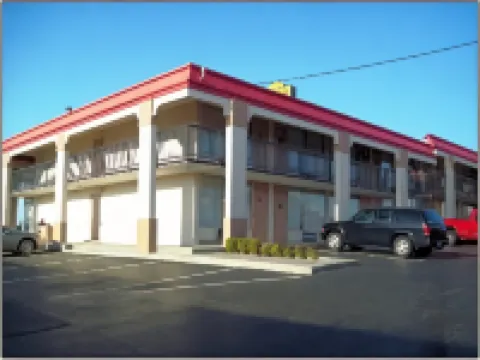 Super 8 by Wyndham Oklahoma Fairgrounds