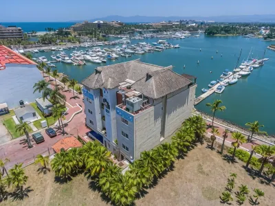 Hotel Boutique Marina Banderas Suites Hotels in Jarretaderas