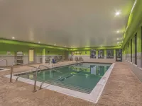 La Quinta Inn & Suites by Wyndham Cleveland Airport West Các khách sạn ở North Olmsted
