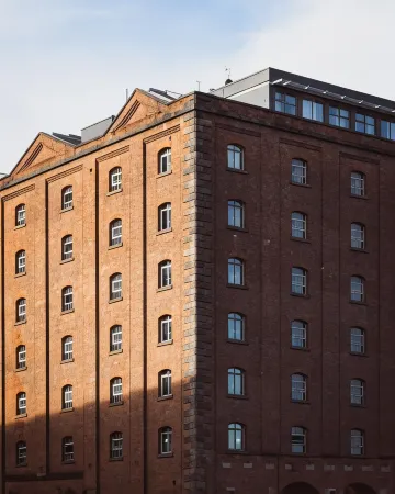 Native Manchester Отели рядом с достопримечательностью «Колледж Коннелл Сикст Форм»