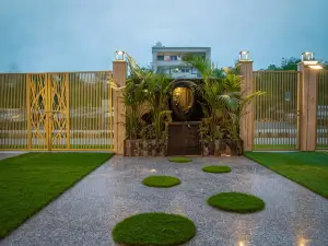 Dev Royale Hotel