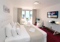 Hotel Palm Beach Hotels in Cannes