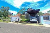 Vins Homestay Kroya Mitra RedDoorz Hotell i Jatijajar
