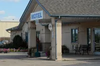 Sleep Suite Motel Hotels in Steinbach