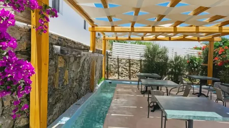 Mykonian Breeze Отели рядом с достопримечательностью «Paradise Beach»