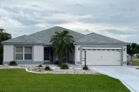 Discover the Villages! Pet Friendly with Golf Cart in Prime Location &  Shopping Hotel a The Villages