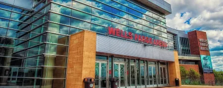 Enjoy golf course views with hot tub and fire pit. Отели в г. Полк