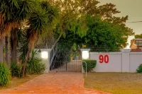 90 On Wellington Cottage Hotels in Colchester