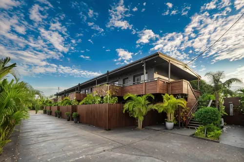 549 Apartments - 3-Star
