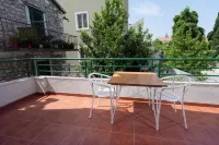 Subtub Hostel Makarska