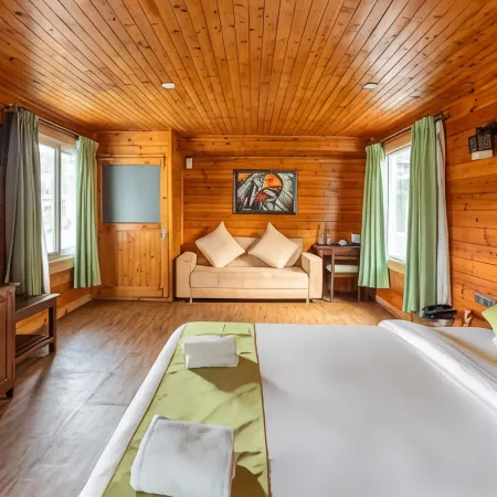 Stone Wood Riverfront Resort, Siolim