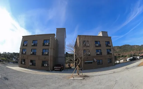 Gangjin Eden Hostel Hotel di Jangheung-gun