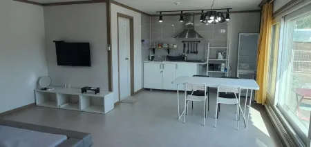 Taean Raon Pet Pension Отели в г. Тхэан