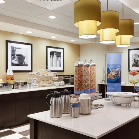 Hampton Inn & Suites Camp Springs/Andrews AFB Отели в г. Хиллкрест Хайтс