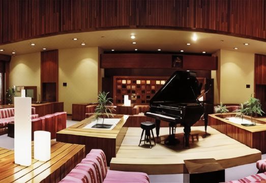 세비야 팰리스 호텔의 야외 수영장 모습