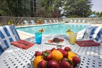 DoubleTree by Hilton Hotel Baltimore - BWI Airport - Pool