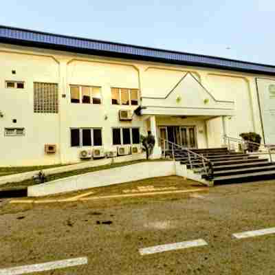 Kakanfo Inn & Conference Centre - Guest Room Hotel Exterior