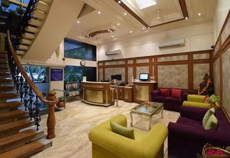 Hotel Shreemaya Отели рядом с достопримечательностью «Сакет Гарден»