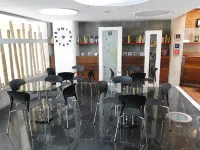 Estelar Apartamentos Aeropuerto Bogotá Отели в г. Теусакильо