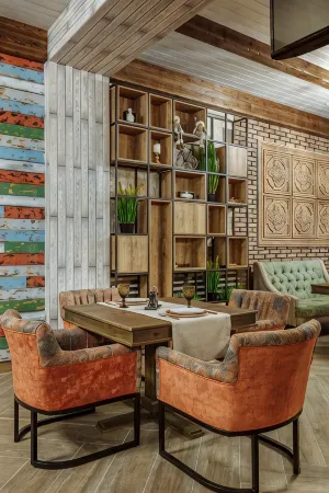 Маск Отели рядом с достопримечательностью «45 параллель»