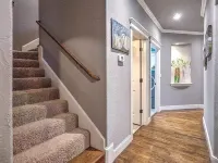 Recently Updated Home with outdoor grilling area and movie room Các khách sạn ở Glenpool